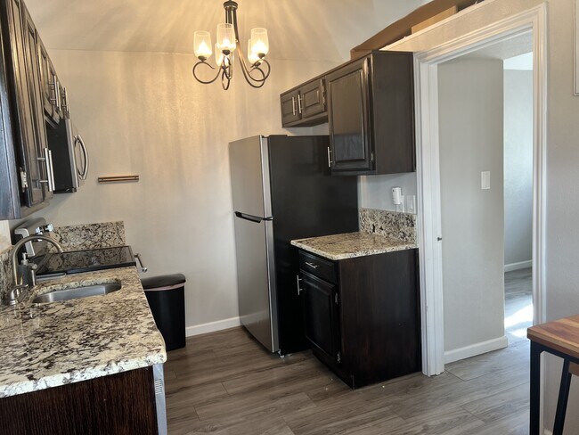 Foto del edificio - 3033 San Jacinto St