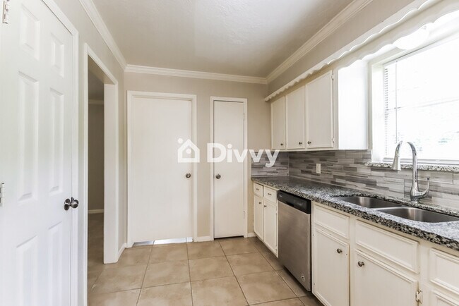 Foto del edificio - 2322 Gum Spring Ln