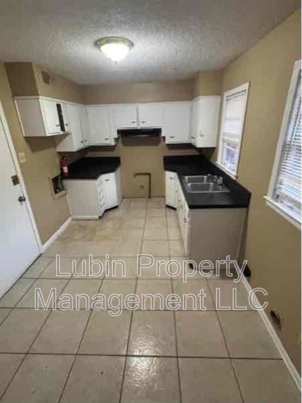 Foto del edificio - 2037 Durham Ave