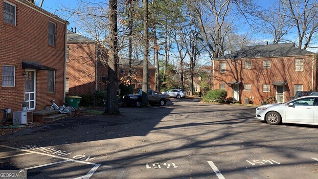 Foto del edificio - 1451 S Milledge Ave