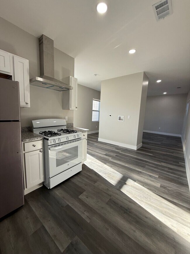 Foto del edificio - 6621 Tennis St