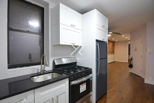 Building Photo - 2 bedroom in Flushing NY 11385