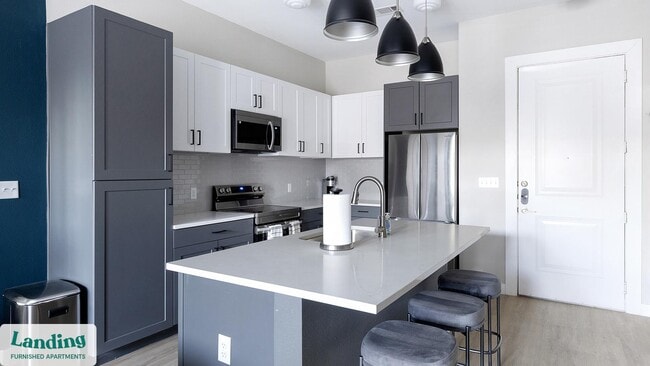 Building Photo - 400 Crawford St