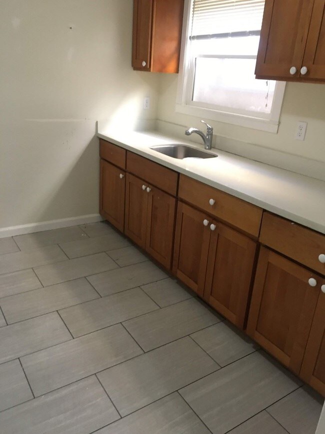 Building Photo - 517 Linden Ave