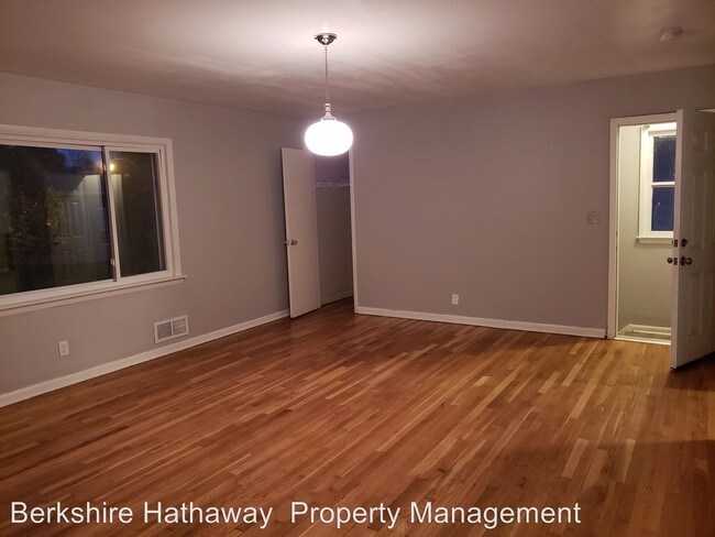 Foto del edificio - 5335-5337 N 83rd St