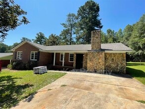 Building Photo - 418 E Northwoods Dr