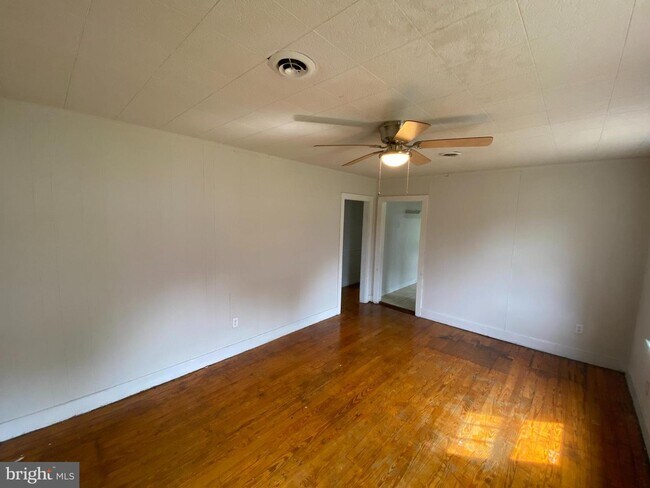 Building Photo - 309 3rd St