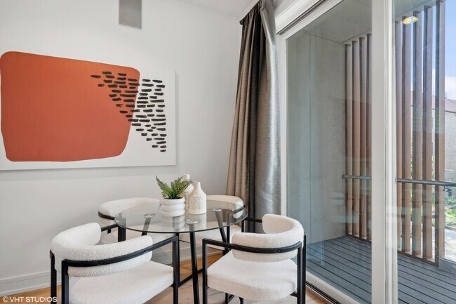 Foto del edificio - 1021 N Hermitage Ave