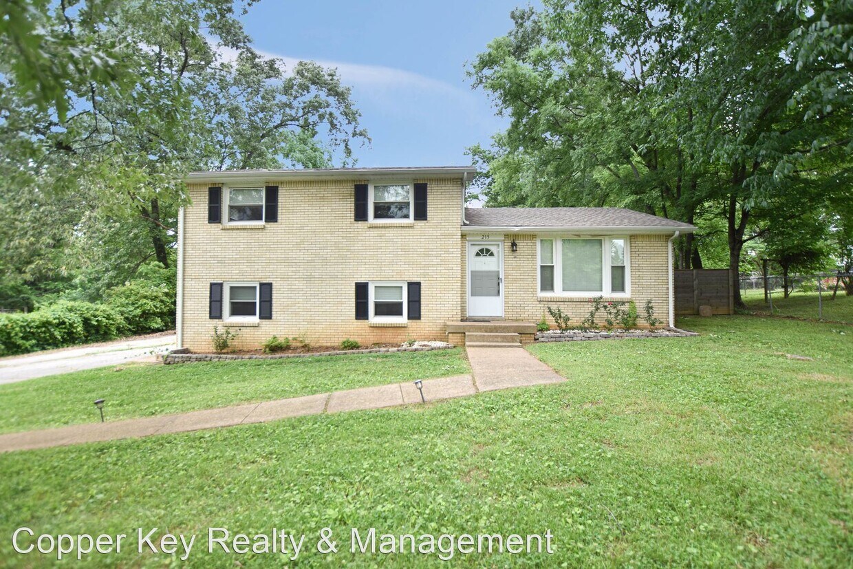 Foto principal - 4 br, 2.5 bath House - 215 Shiloh Road