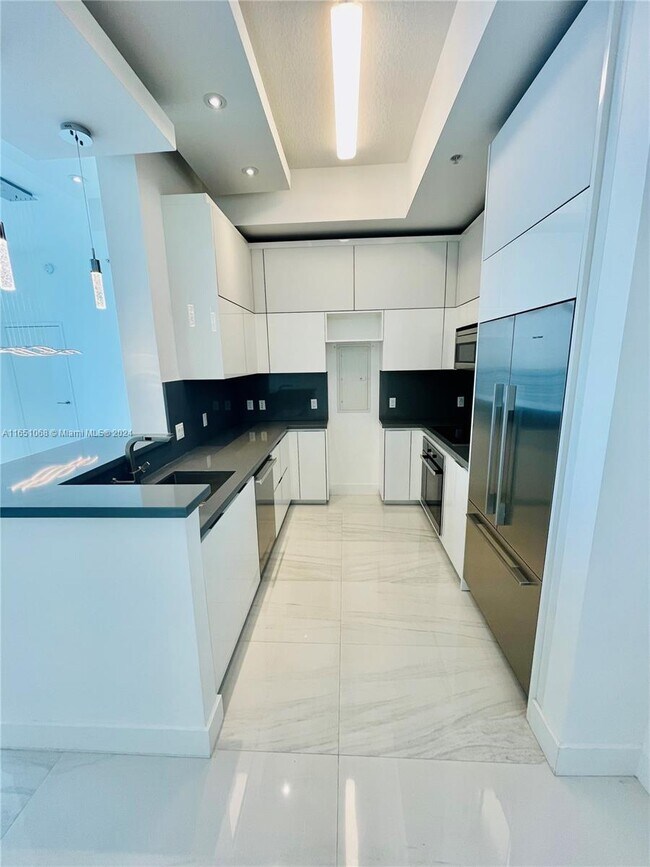 Building Photo - 335 S Biscayne Blvd