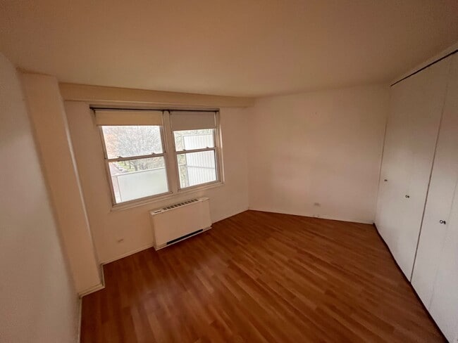 bedroom - 1600 Hagys Ford Rd N