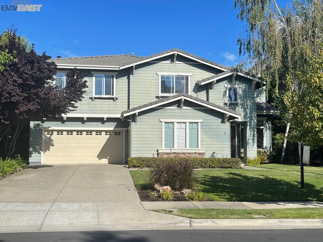 Primary Photo - 489 Lakeview Dr