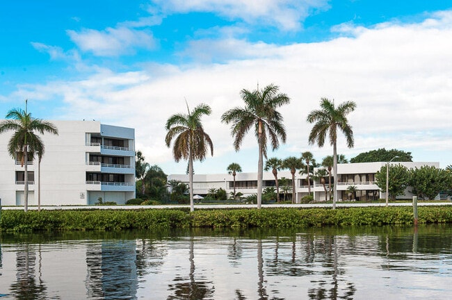 Building Photo - 3701 S Flagler Dr