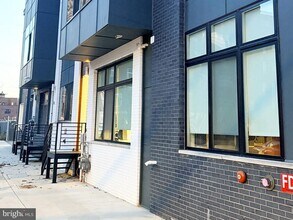 Building Photo - 1754 N Randolph St