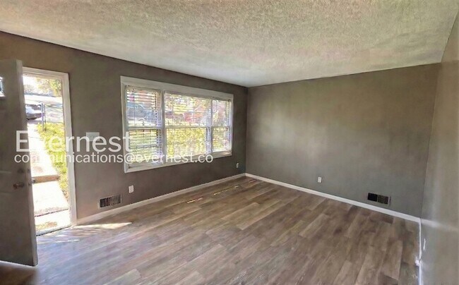 Foto del edificio - 1816 Doman Cir