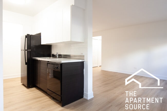 Building Photo - 441 W Barry Ave