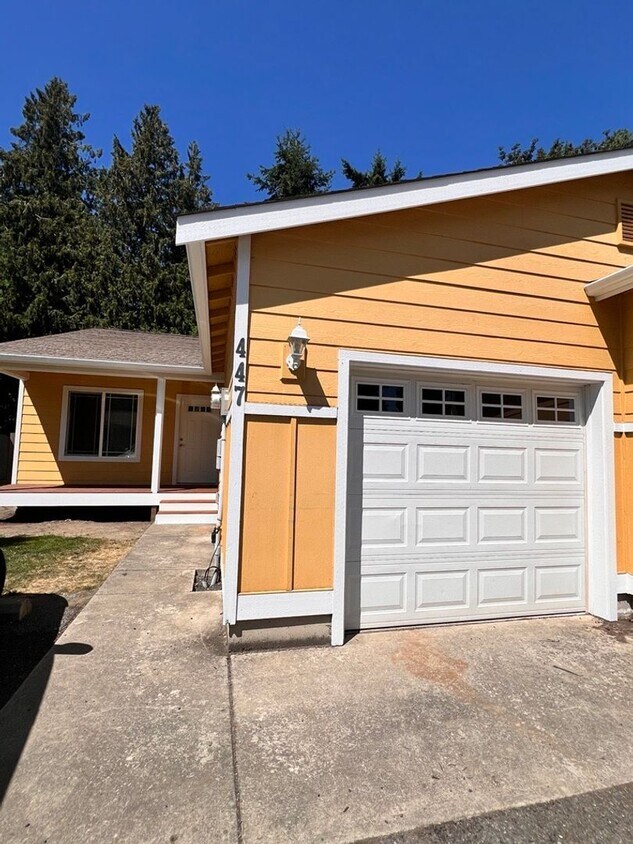 447449449 Oak Hill Ln Unit 447, Burlington, WA 98233 Room for Rent