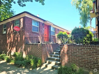Building Photo - 2051 NW Irving St