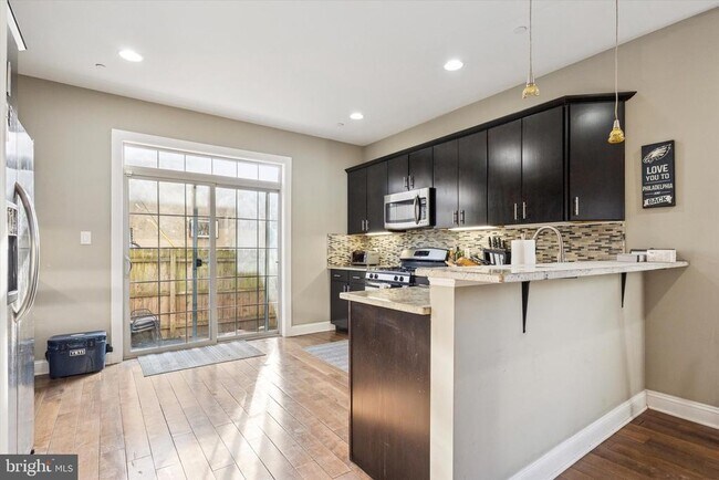 Foto del edificio - 1946 Titan St