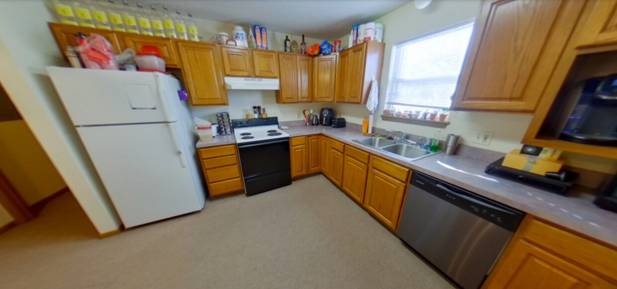 Primary Photo - Close to Campus + Washer & Dryer Included ...