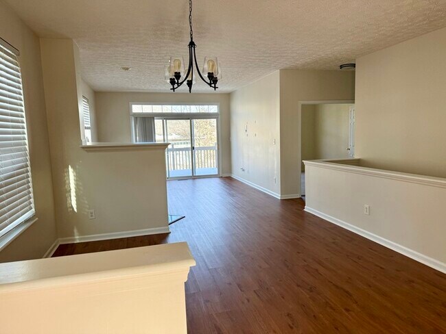 Foto del edificio - Beautiful 3BR 3BA Townhouse • Updated Kitchen • Deck • 2-Car Garage in Beavercreek