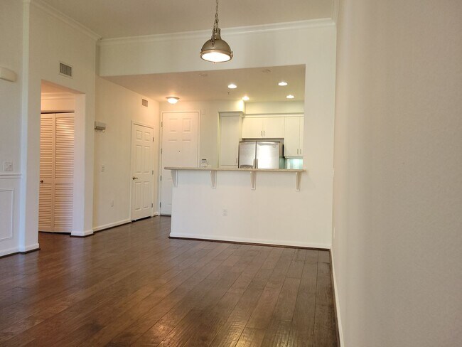 Photo - High End Condo on Top floor: High Ceilings...