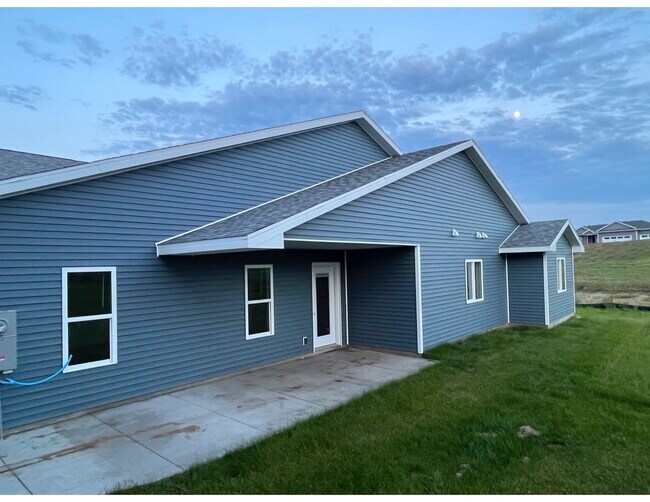 305 Post Oak Dr, Cedar Falls, IA 50613 Condo for Rent in Cedar Falls