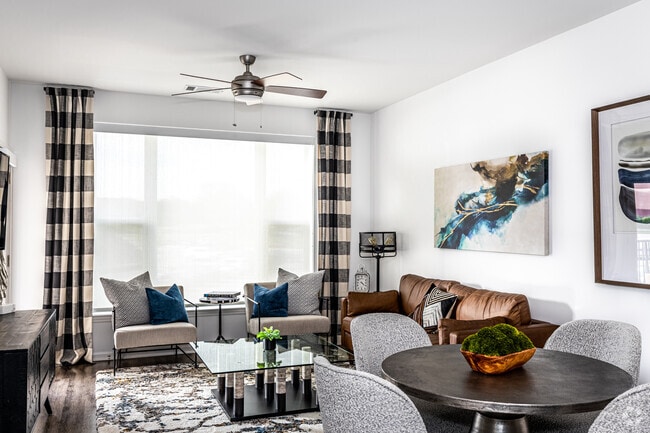 1 habitación, 1 baño - 776 pies cuadrados - The Villas at Waterside