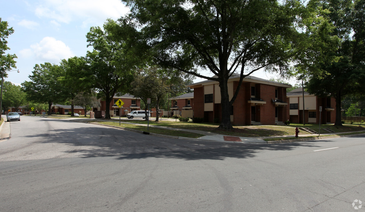 Foto del edificio - Cornwallis Road Apartments