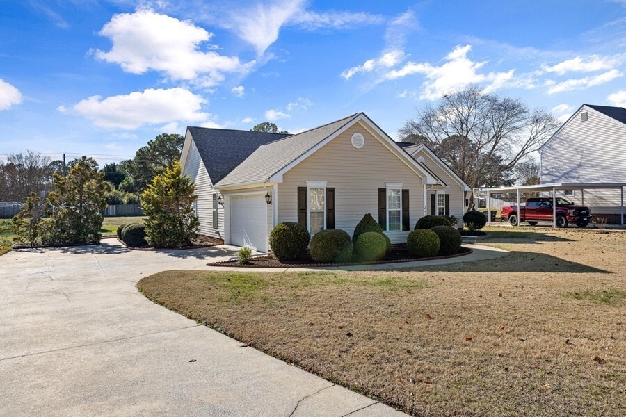 Building Photo - Lovely 3BR/2BA Ranch Home in great neighbo...
