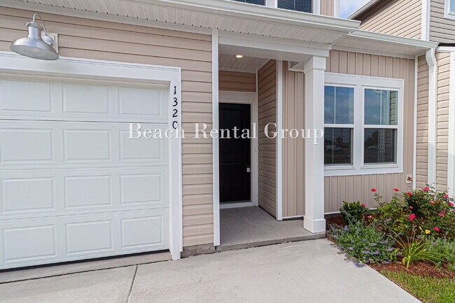 Building Photo - Gorgeous End Unit in Myrtle Beach
