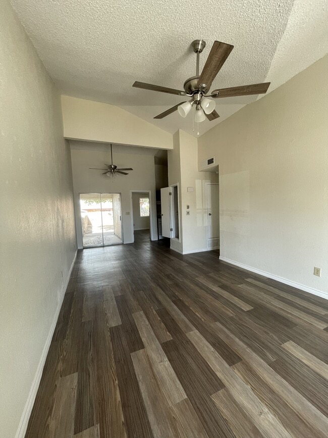 Building Photo - 847 Montera Rd