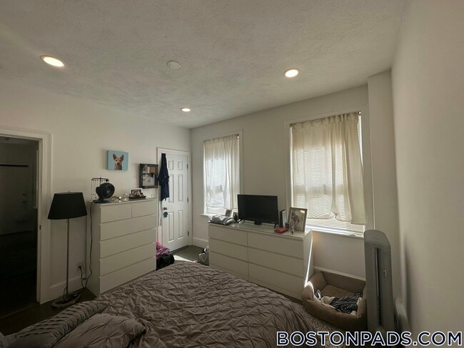 Building Photo - 111 Park Dr
