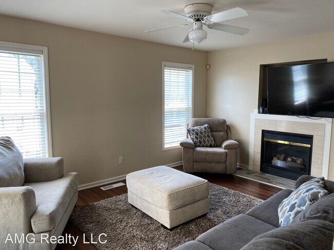 Building Photo - 3 br, 2.5 bath House - 4904 Windproof Lane