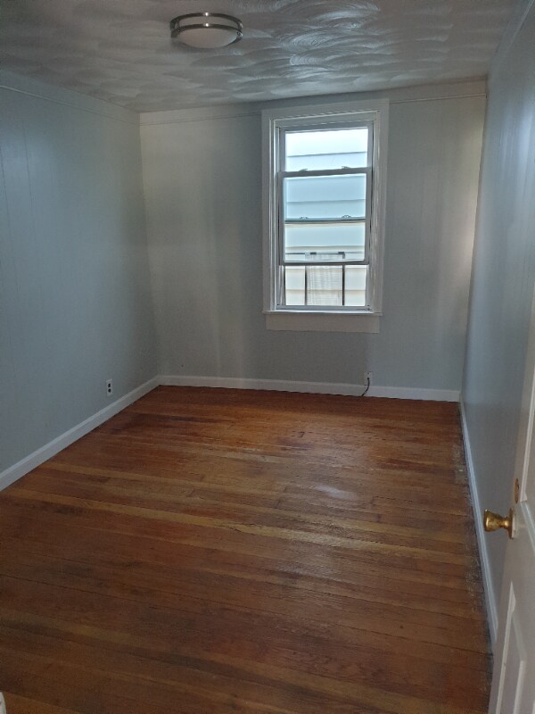 Foto del edificio - 93 W Warwick Ave