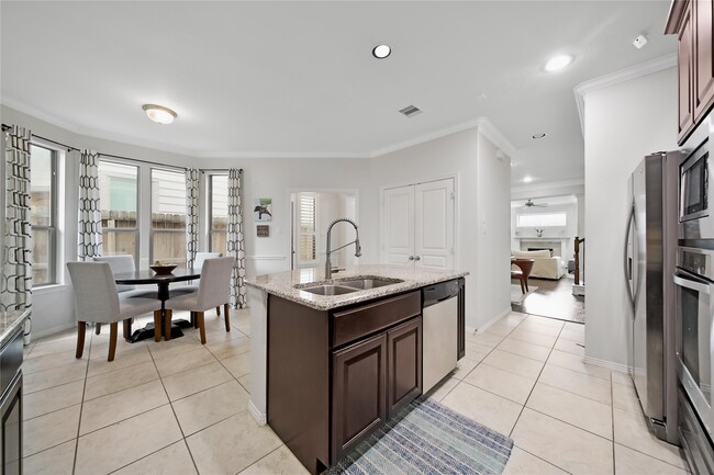 Building Photo - 5309 Larkin St