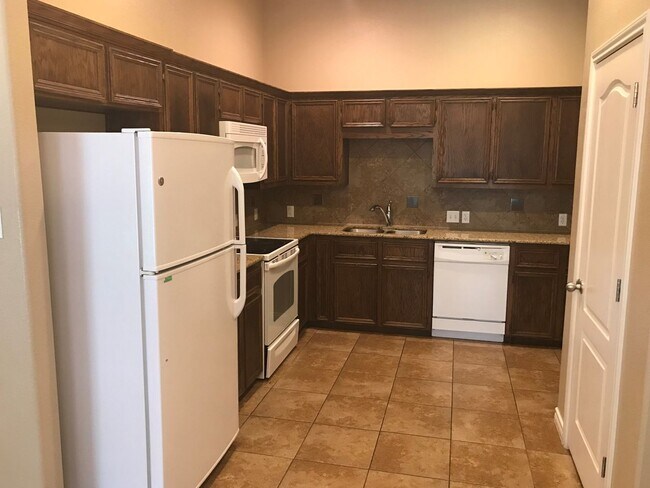 Foto del edificio - Beautiful 3bed/2bath Duplex near Clear Cre...