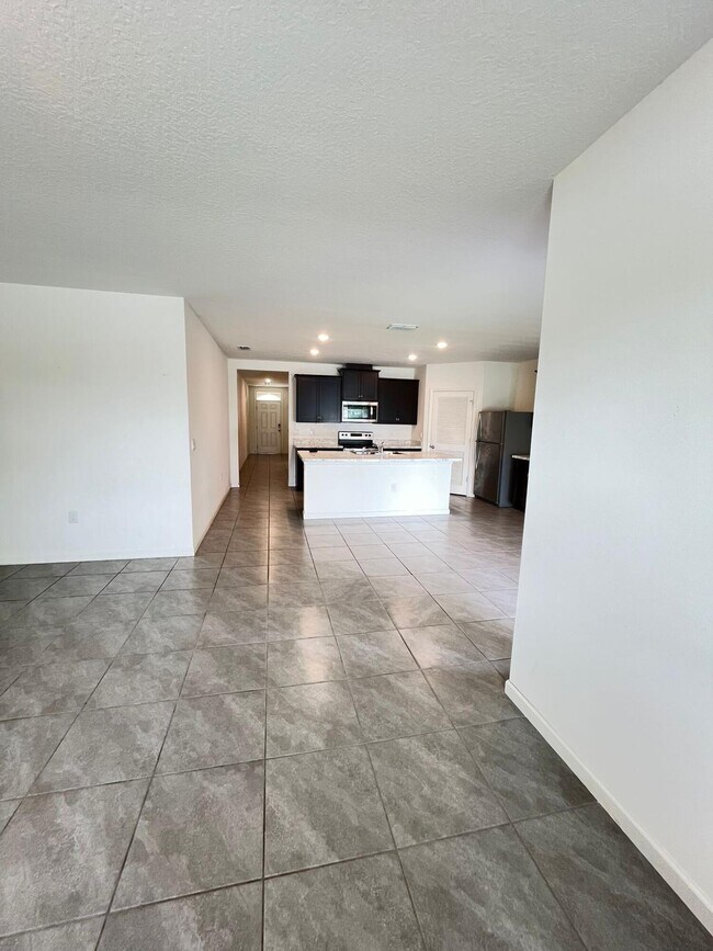 Building Photo - 1570 San Filippo Dr SE