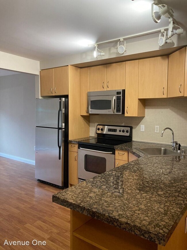 Building Photo - 2 br, 1 bath House - 103 Bellevue Ave East...