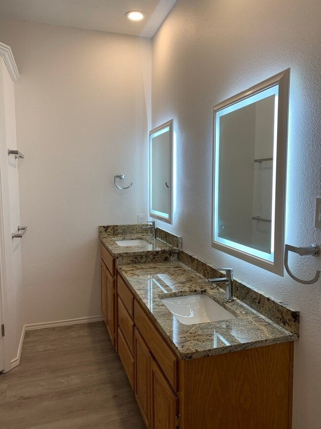 Master bath - 8009 Thompson Pky