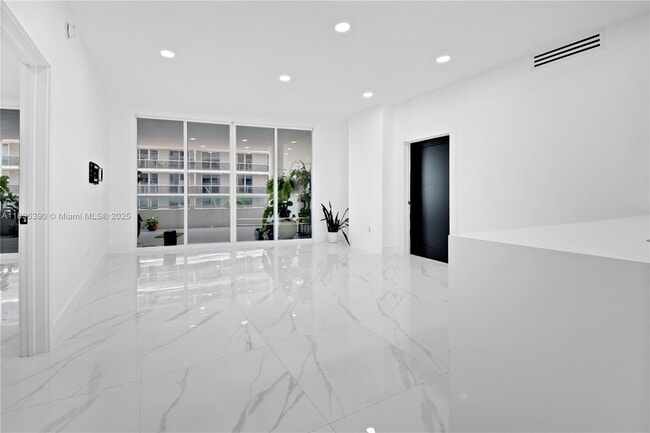Foto del edificio - 1800 N Bayshore Dr