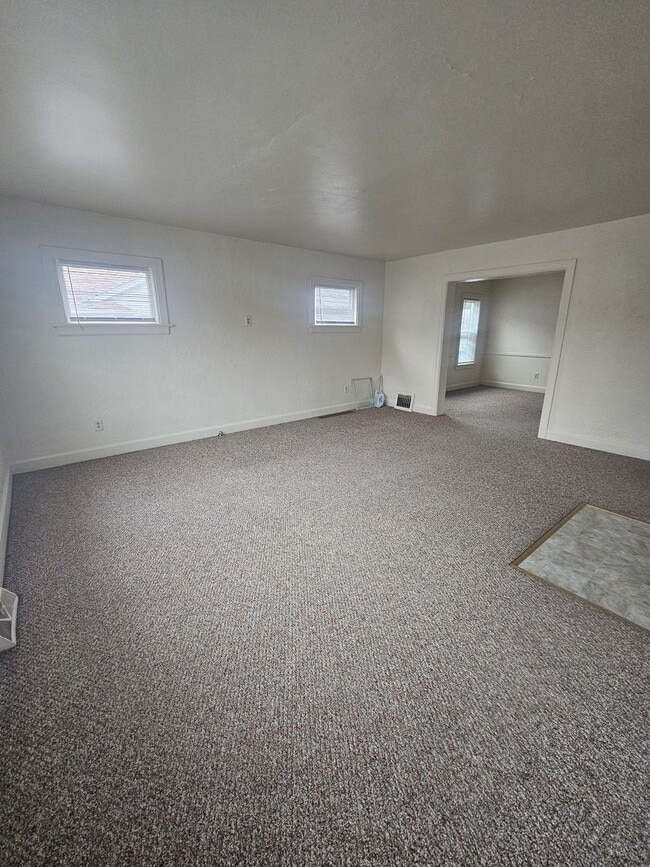 Building Photo - 126 E 38th St