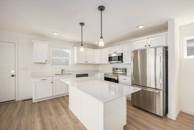 Building Photo - 1647 Kennedy