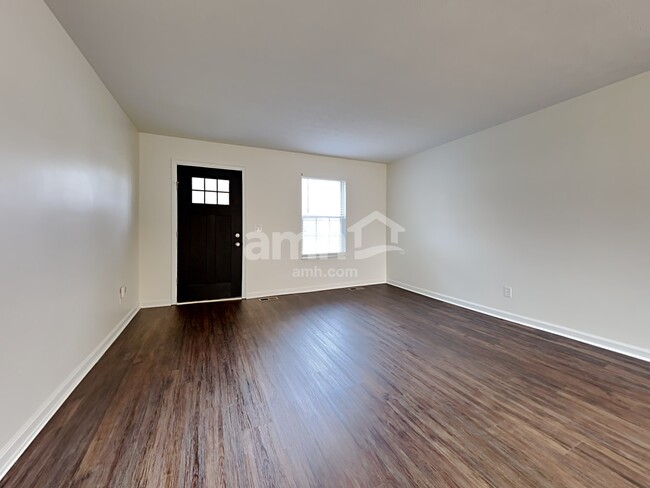 Foto del edificio - 317 Nightwind Dr