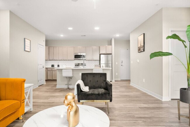 Foto del edificio - 5813 Lillian Ln