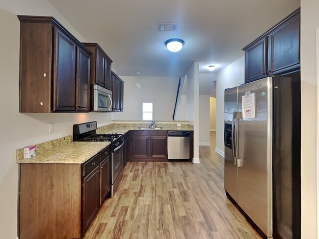 Foto del edificio - Beautiful home located in Lawernceville!