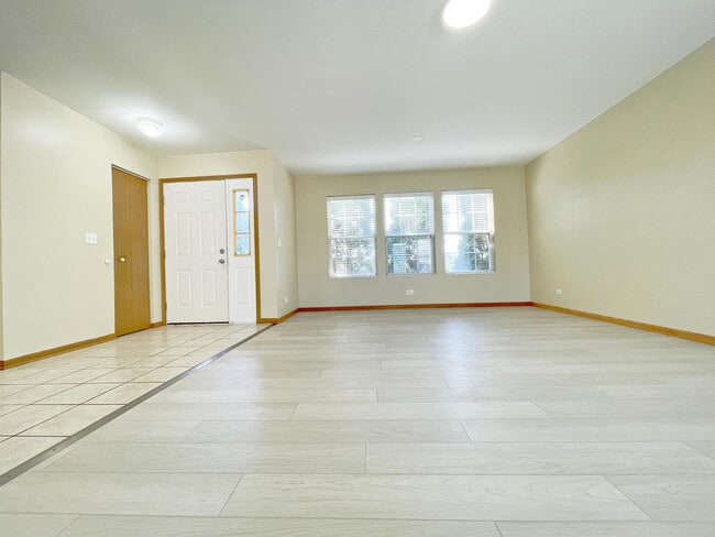 Building Photo - 20 Waterbury Cir