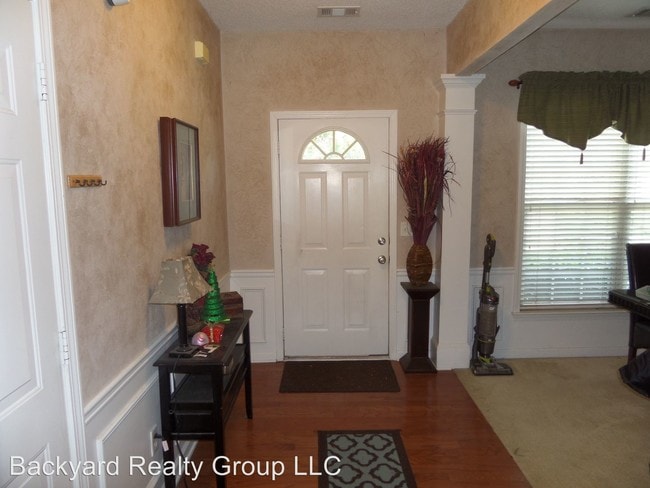 Building Photo - 137 Kenninghall Ct SE