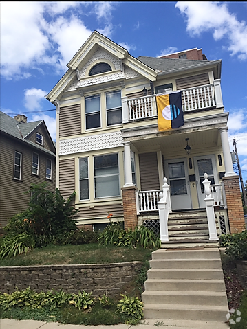 Building Photo - 1832 N Warren Ave