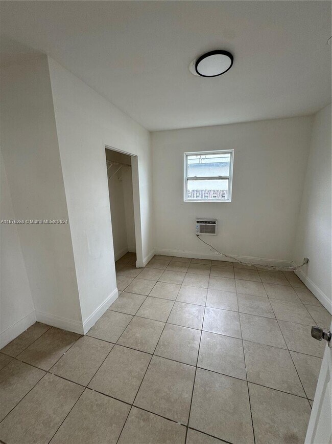 Foto del edificio - 517 NW 1st Ave